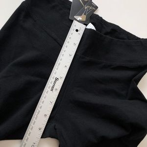 Sofra Pants - Sofra Capri Bold Moves Leggings in Black NWT Sofra Pants - Sofra Capri Bold Moves Leggings in Black NWT